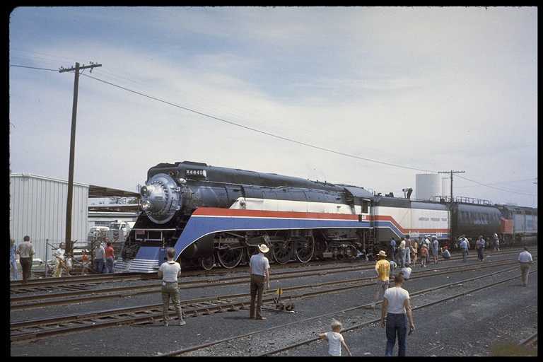 SP engine #4449 painted as American Freedom Train.